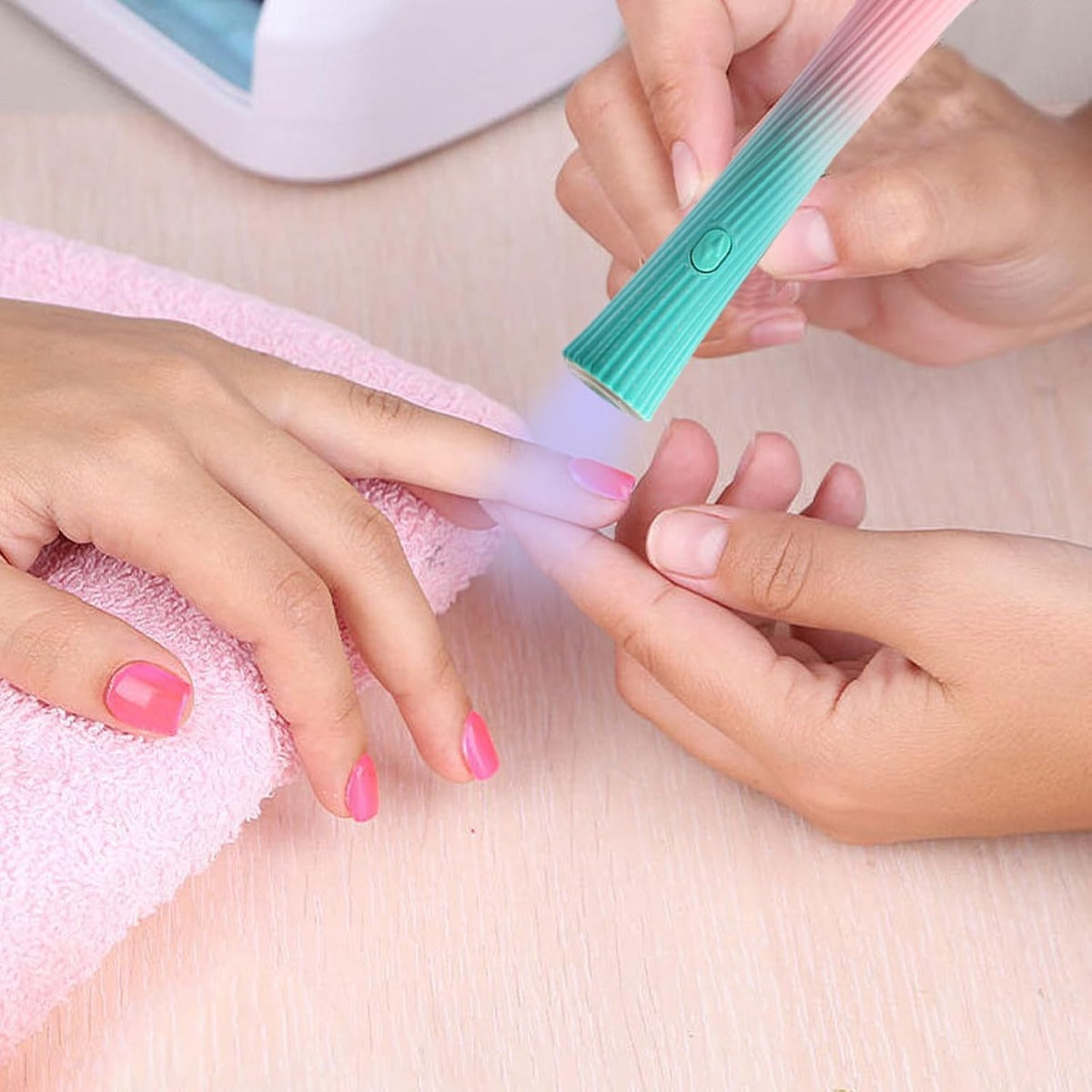 Lampada UV LED per Unghie in Gel – Polimerizzazione Rapida Portatile con Timer e Design Elegante