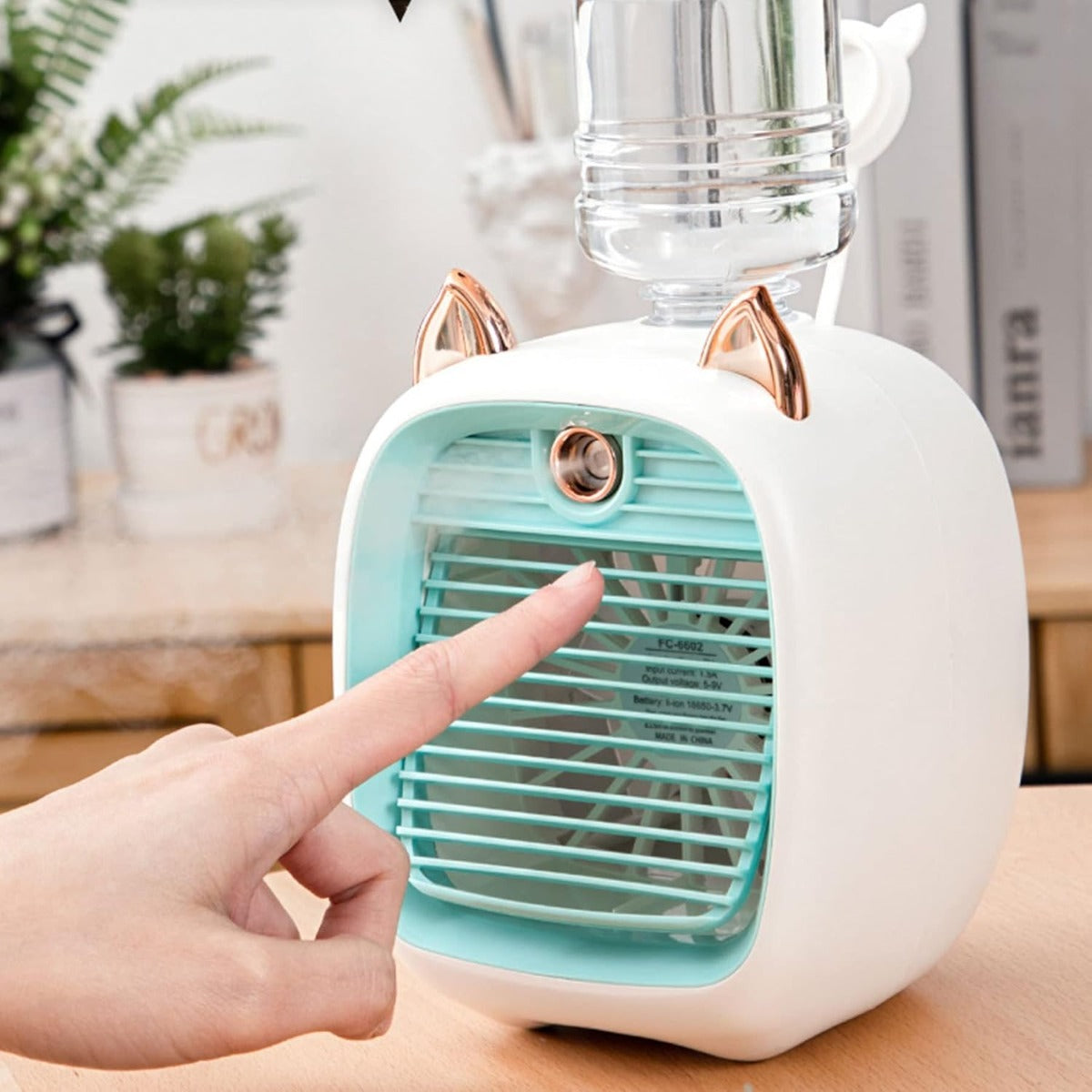 Mini Condizionatore d'Aria Portatile con Ventilatore, Umidificatore e Spray - 3 Velocità, USB Ricaricabile, Ideale per Casa, Ufficio e Viaggio